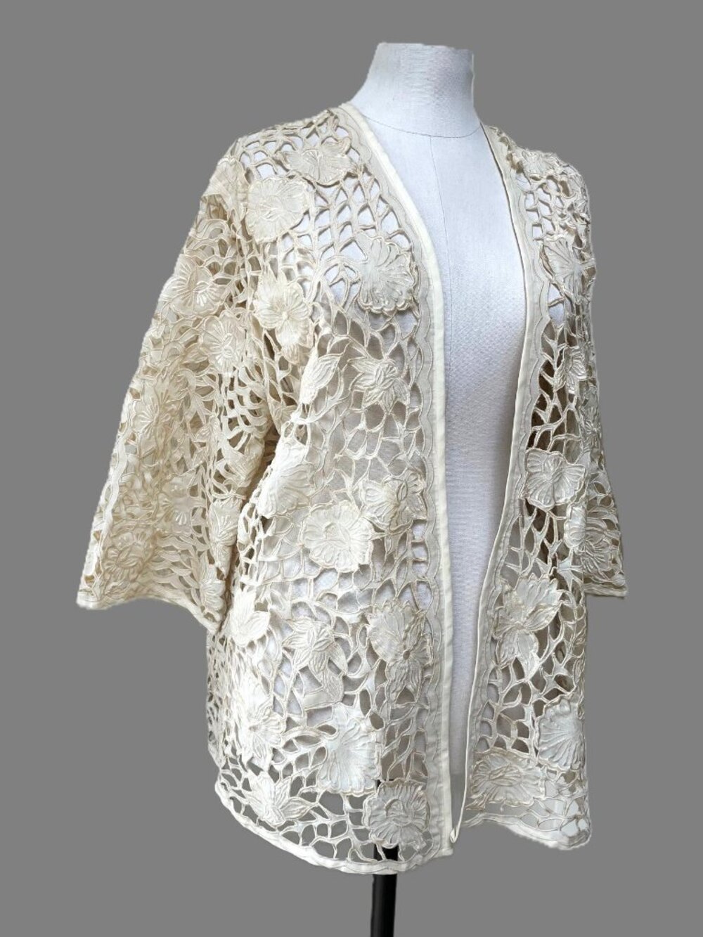 Vintage‑Inspired Cream Floral Lace Open Cardigan – Size M